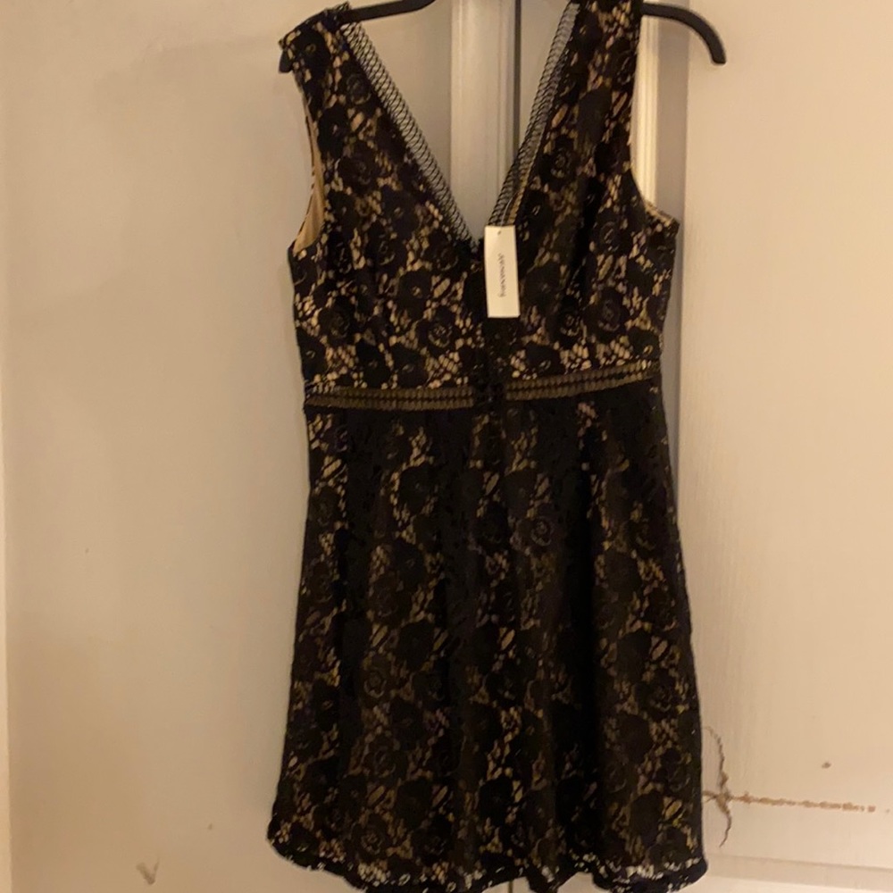 Francesca’s-mi ami blacklace dress tan lining LRG